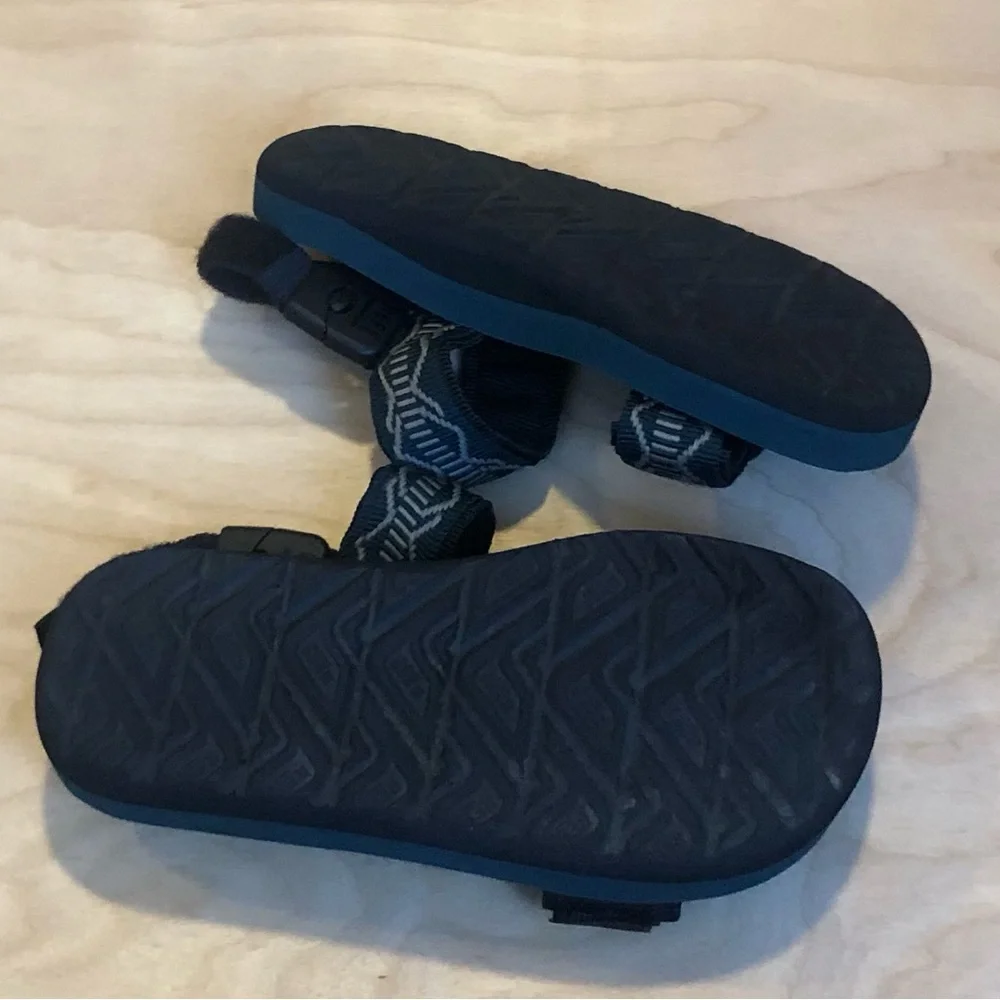 Reef Kids' Green and Black Strap Sandals Size 2 Casual Summer.